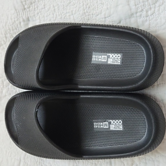32° Degree Cool Black Open-Toe Slides - Picture 2 of 4